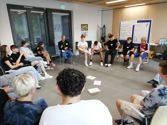Rüdiger Tonojan beim Jugendforum Emmendingen