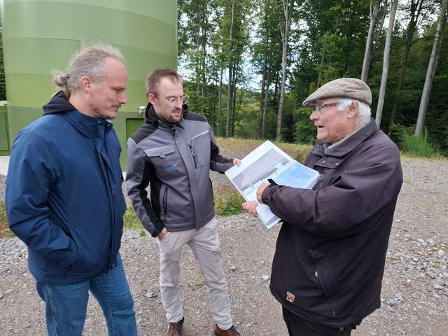 Auf Exkursion zur repowerten Windkraftanlage in Freiamt